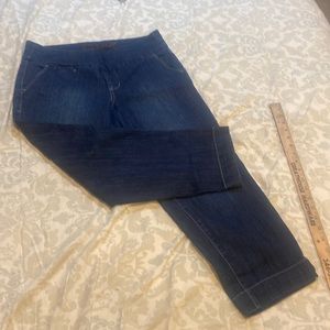 Size 10 Jag jeans pull on Capri